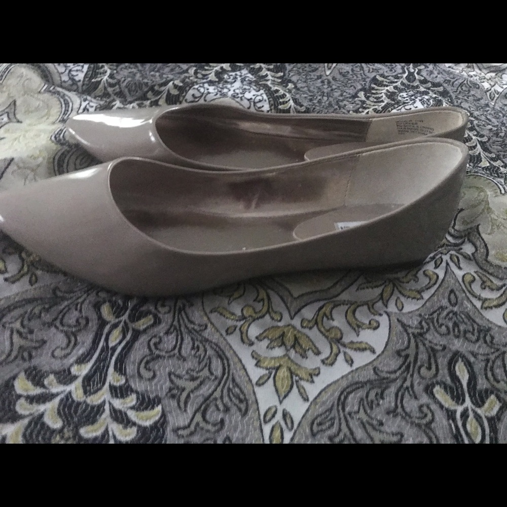 Steve Madden 11w nude flats with micro heel